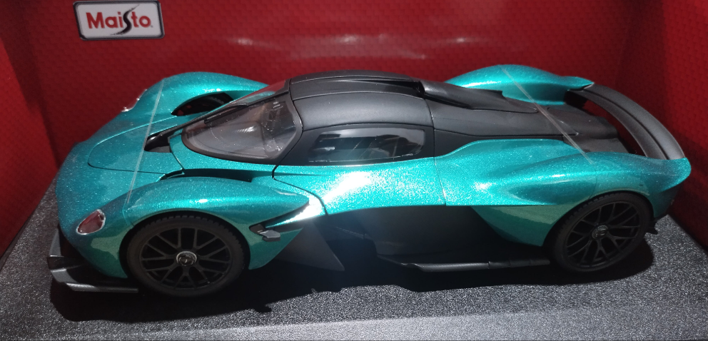 Maisto Aston Martin Valkyrie 1/18 Green – Hobbytoys.co