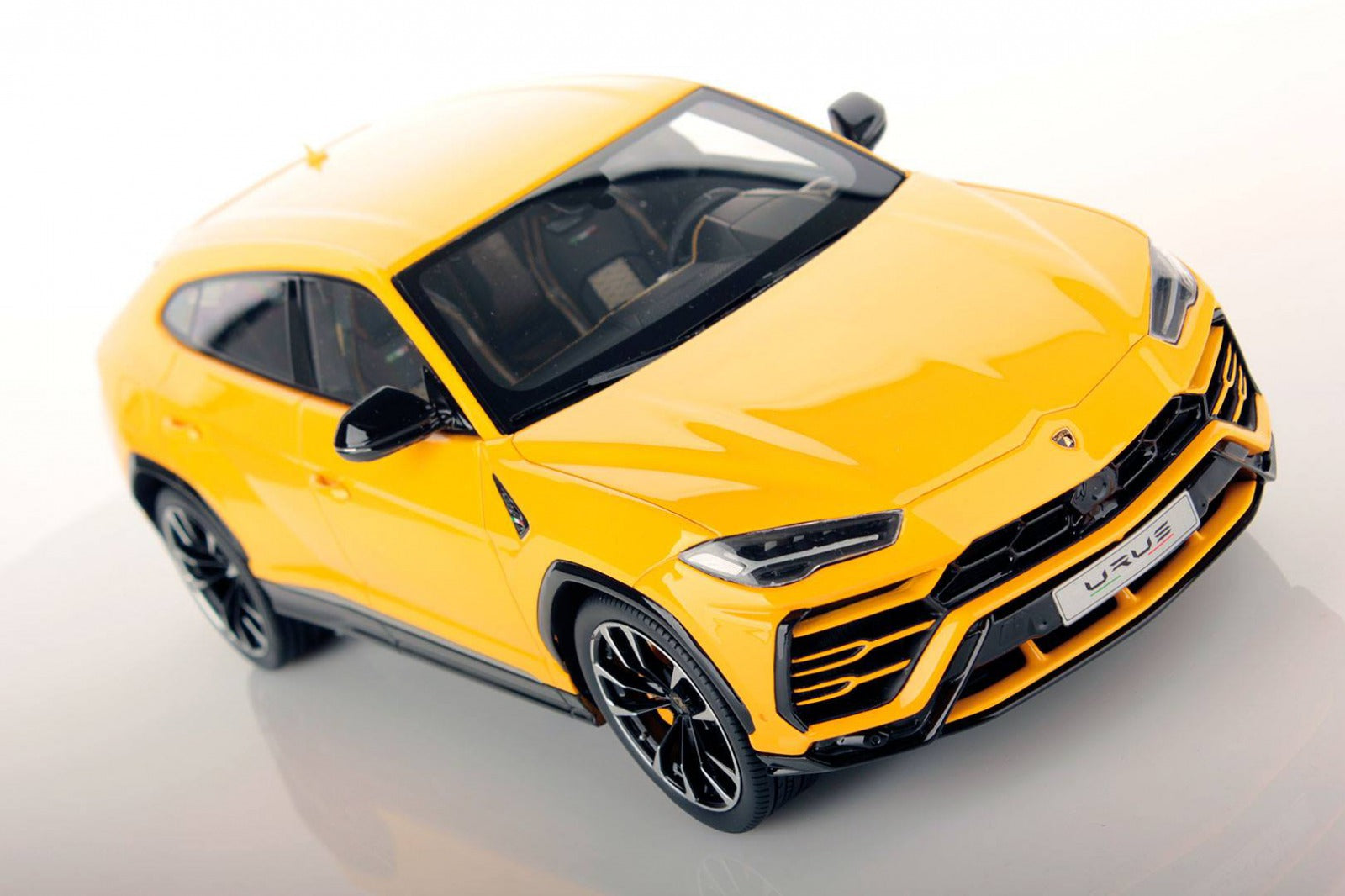 Bburago Lamborghini URUS 1/18 Yellow – Hobbytoys.co