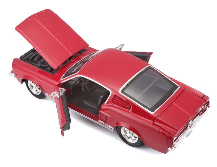 Maisto 1967 Ford Mustang GT 1/24 in acrylic case