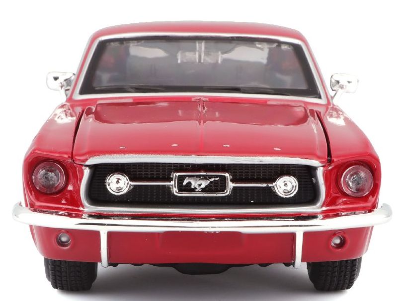 Maisto 1967 Ford Mustang GT 1/24 in acrylic case