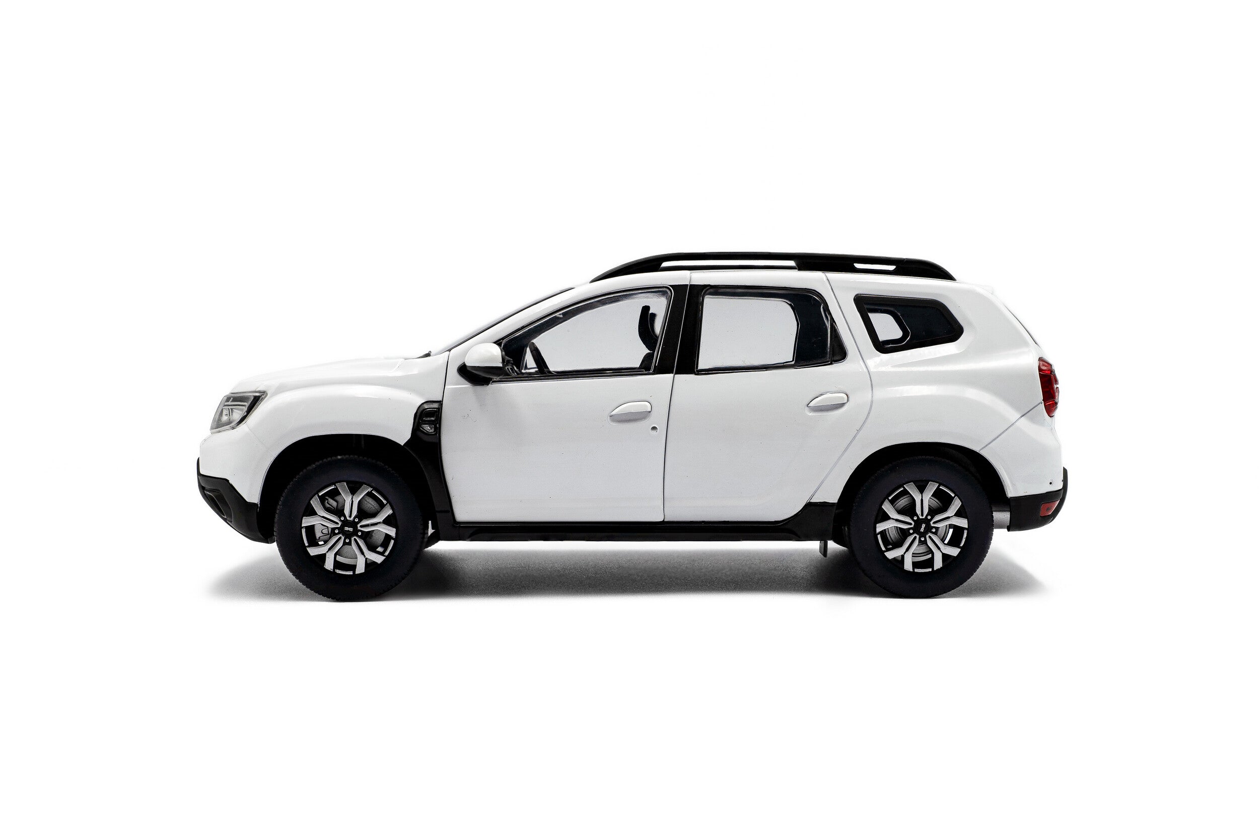 Solido 2024 Dacia Duster Ph 2.5 White 1/18 scale diecast model car