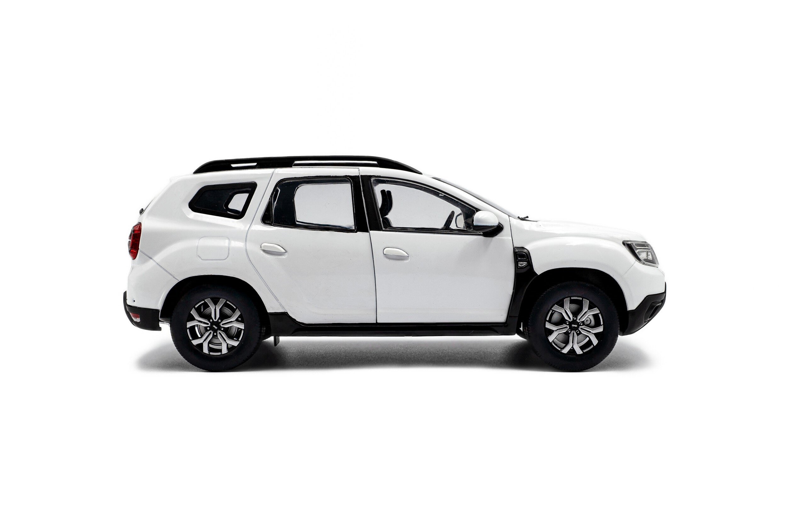 Solido 2024 Dacia Duster Ph 2.5 White 1/18 scale diecast model car
