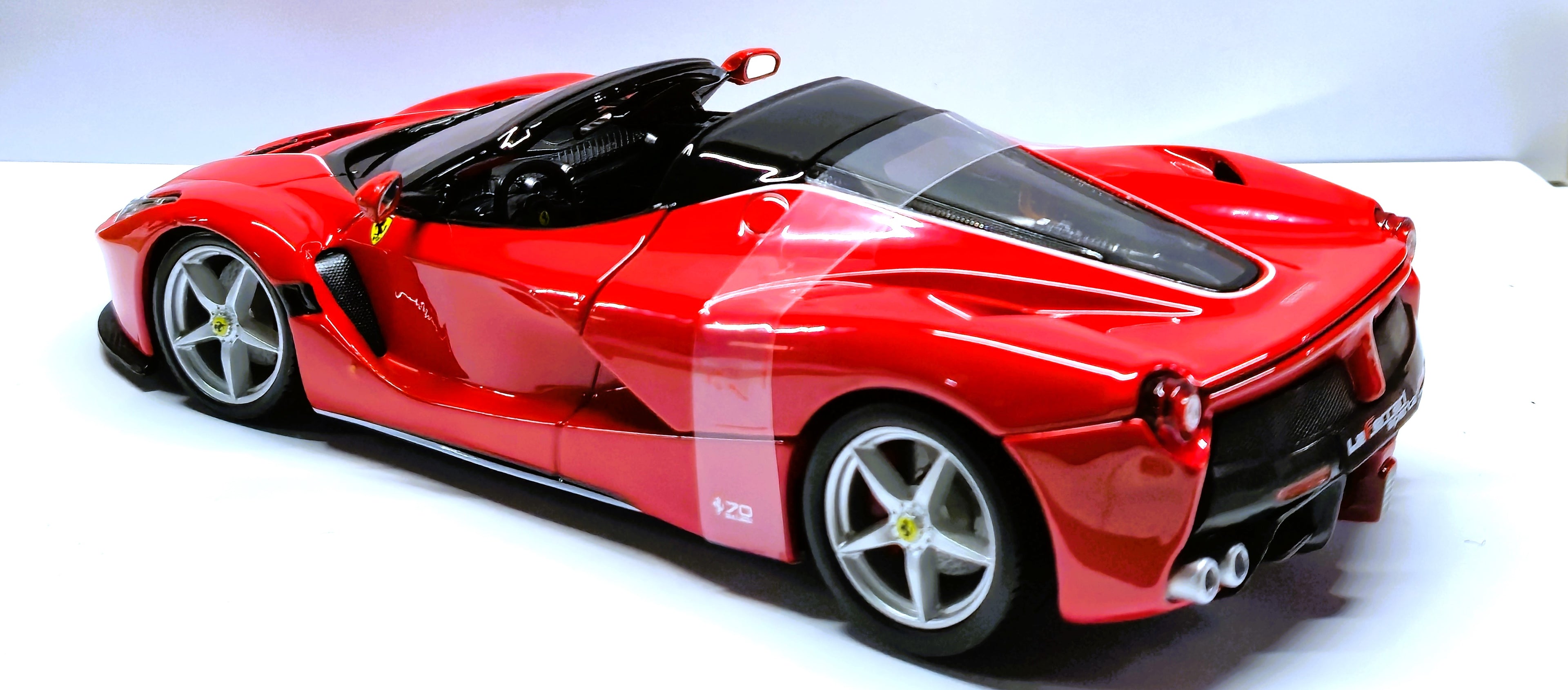 Ferrari Laferrari Aperta Red Black 1/24 Diecast Model Car by Bburago