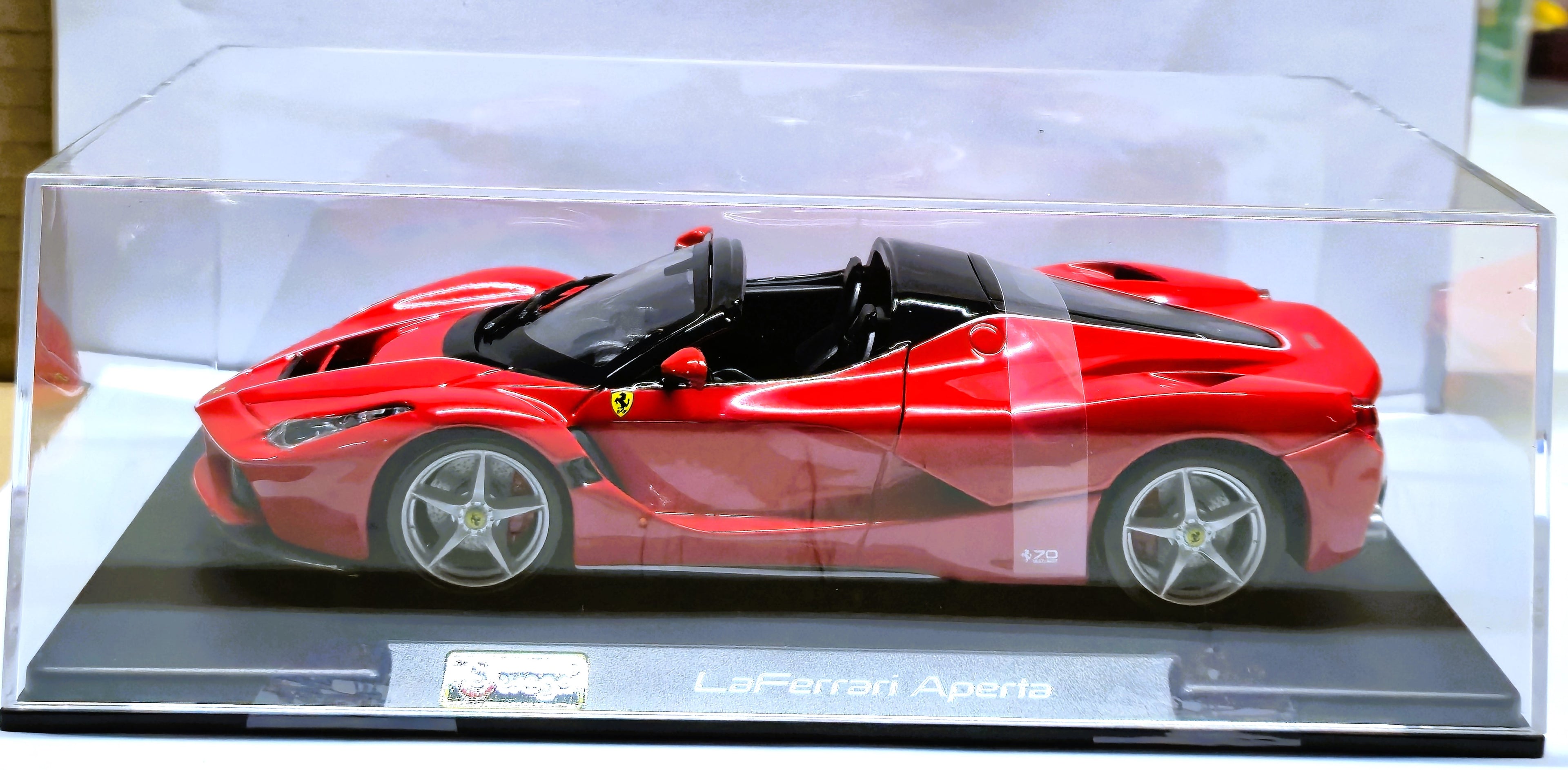 Ferrari Laferrari Aperta Red Black 1/24 Diecast Model Car by Bburago