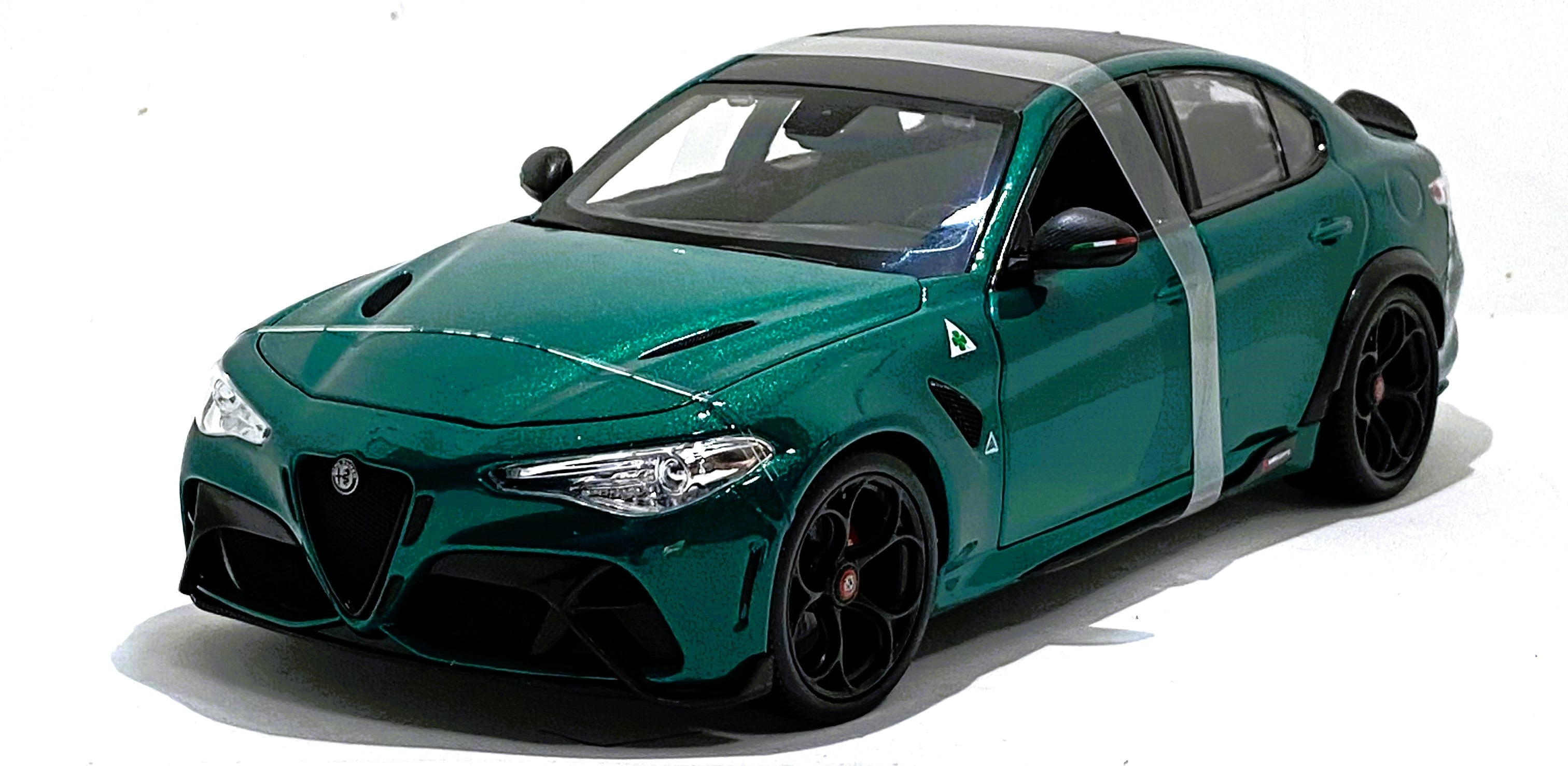 Bburago Alfa Romeo Giulia GTAm year 2020 montreal green metallic 1/18