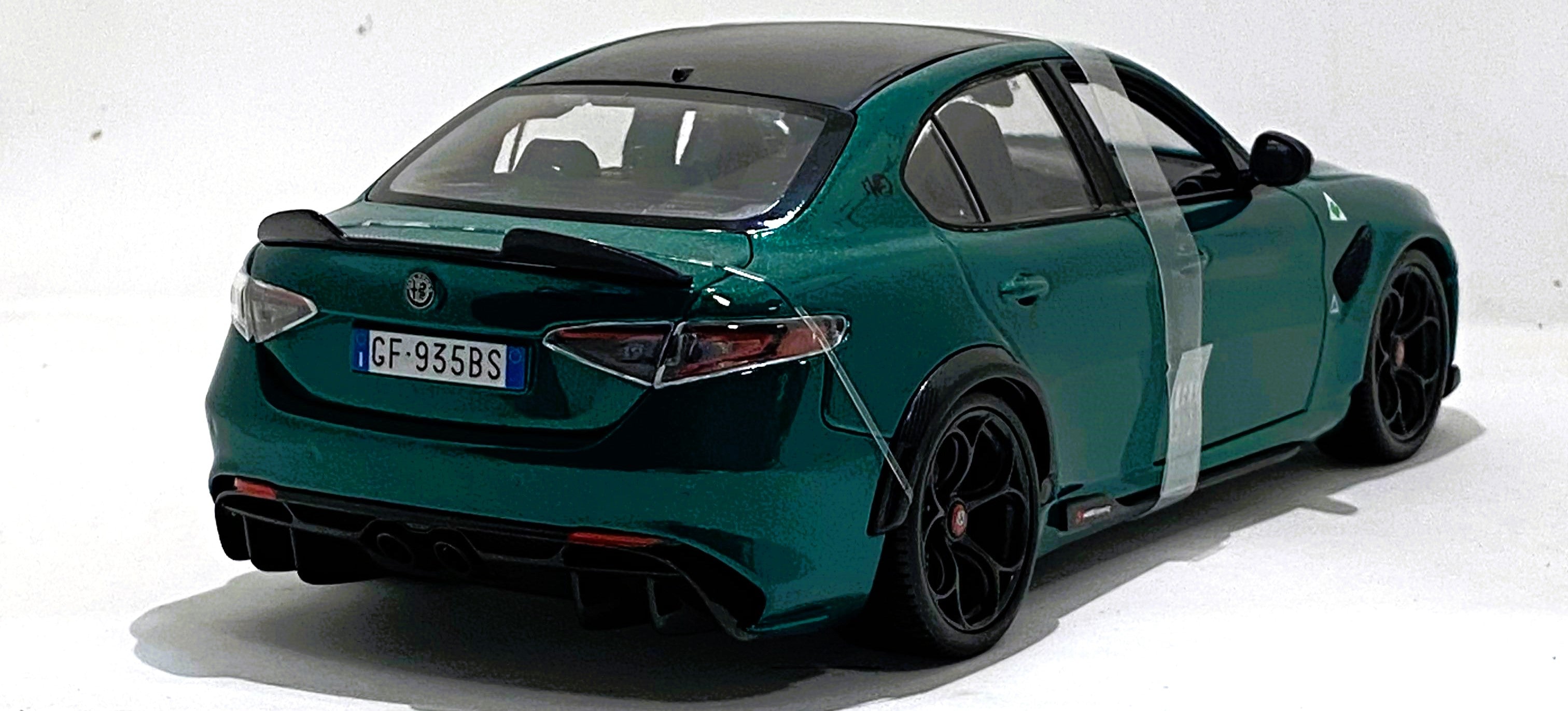 Bburago Alfa Romeo Giulia GTAm year 2020 montreal green metallic 1/18
