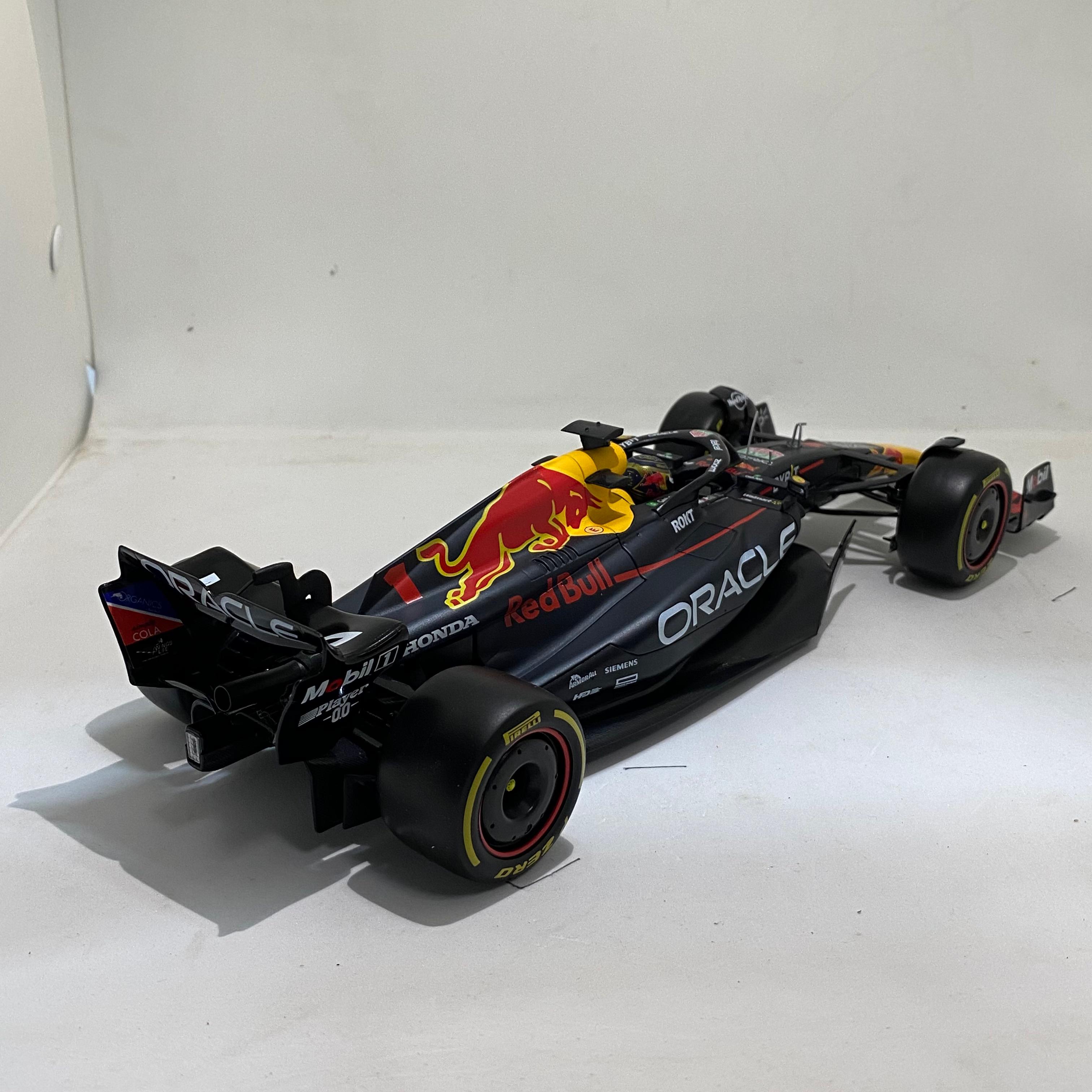 Bburago 2023 Red bull Racing Team 1 Max Verstappen, 1/18 RB19