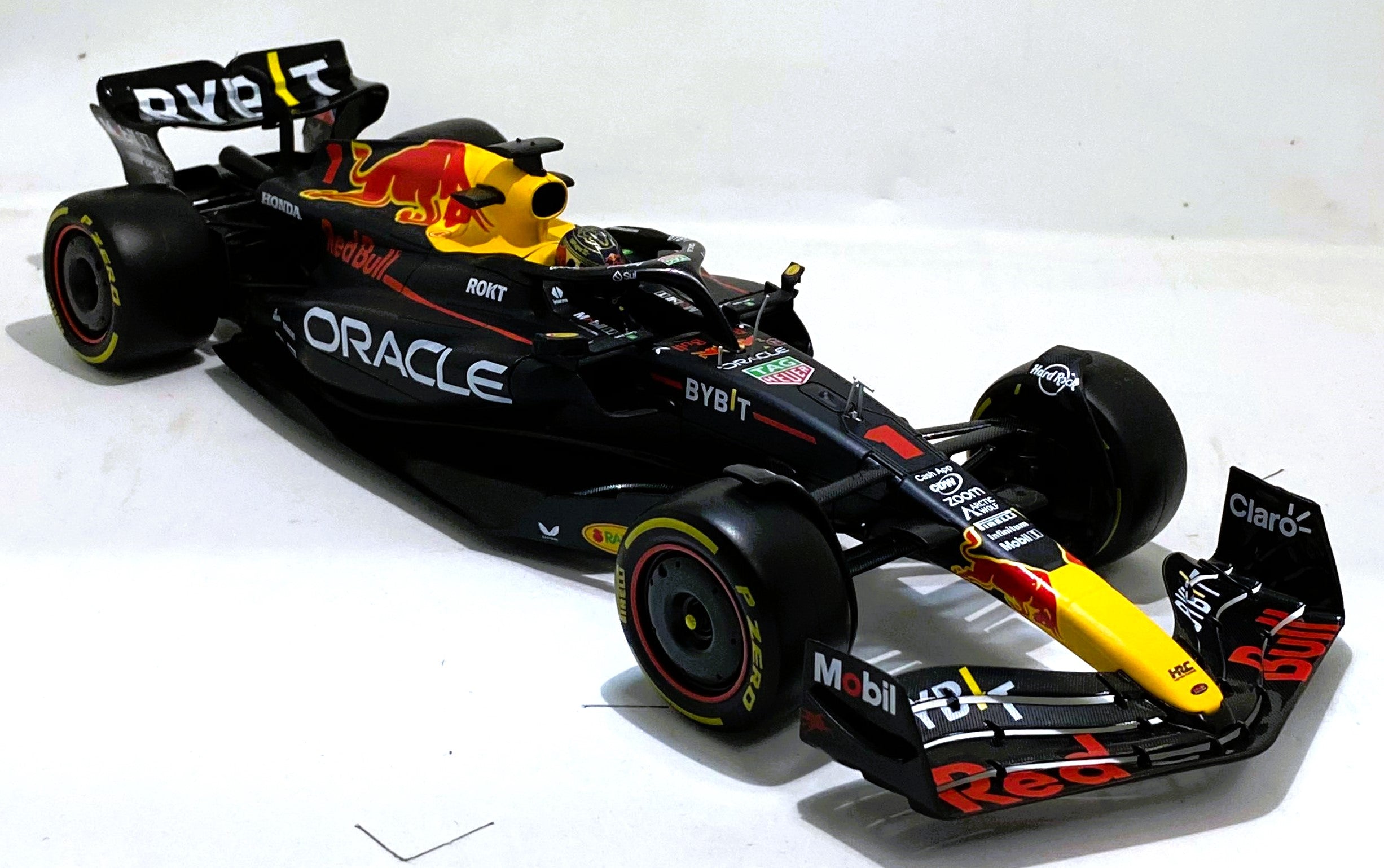 Bburago 2023 Red bull Racing Team 1 Max Verstappen, 1/18 RB19
