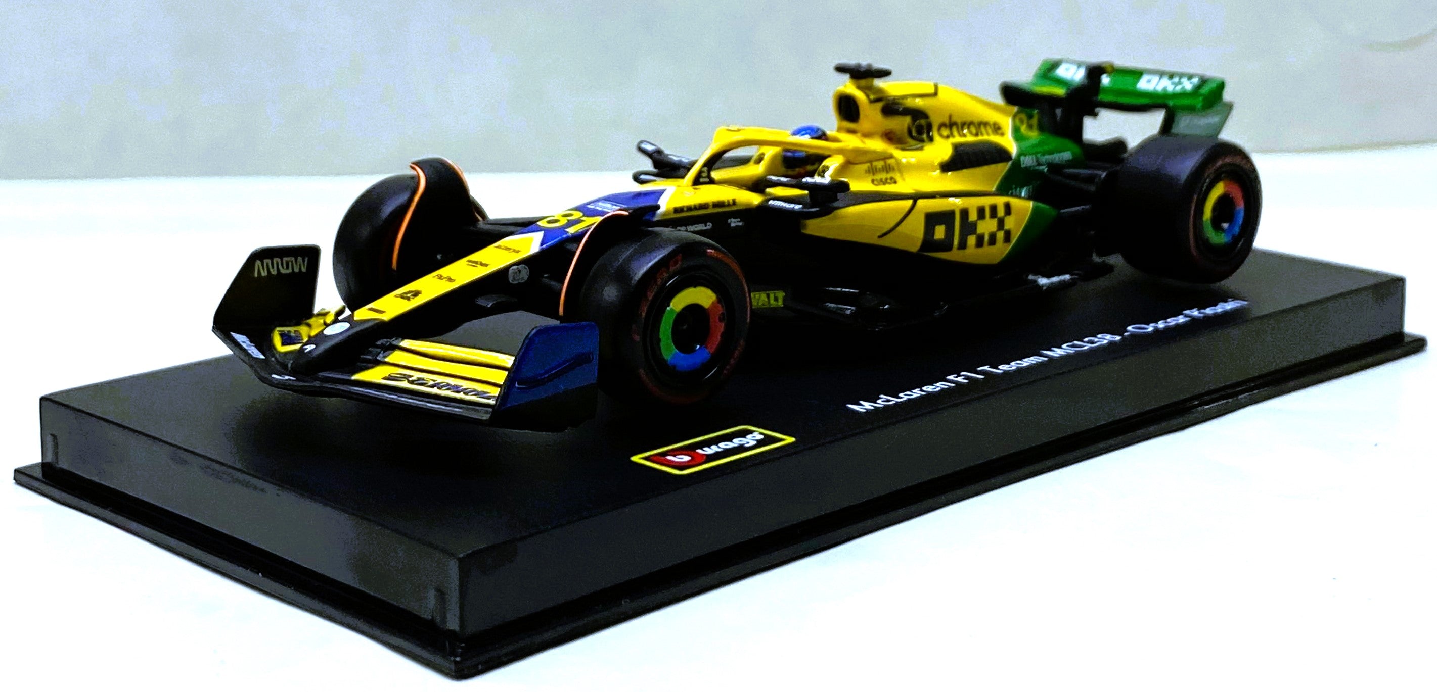 Bburago F1 Mclaren Mcl38 2024 With Helmet Oscar Piastri -Special Ayrton  Senna Livery 1/43 Scale Model