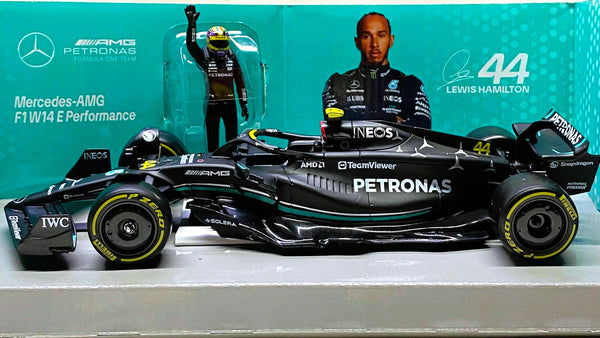 Bburago MERCEDES AMG PETRONAS 2023 F1 W14 E Performance no 44 Lewis Hamilton 1/24 with figure
