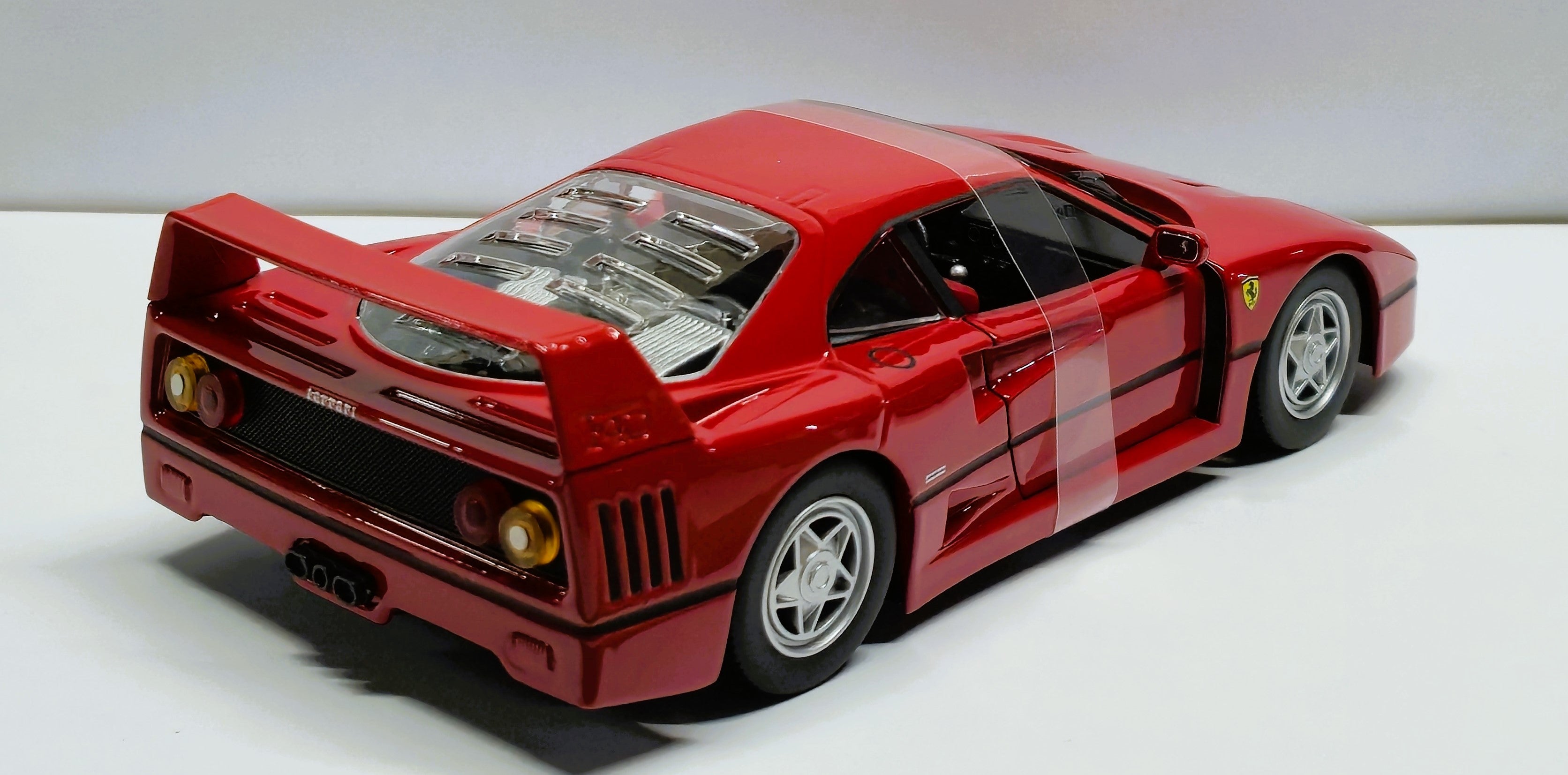 Bburago Ferrari F40 1/24 – Hobbytoys.co