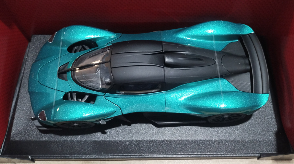 Maisto Aston Martin Valkyrie 1/18 Green