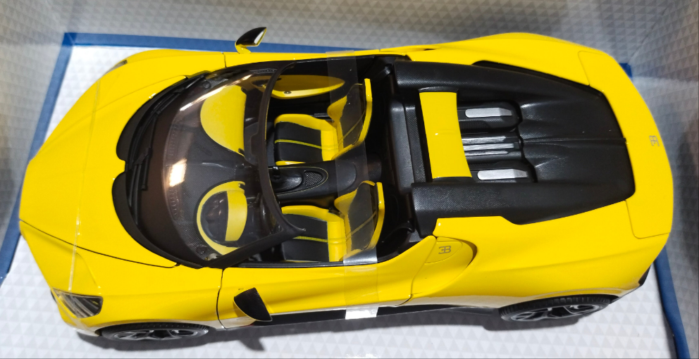 Bburago Bugatti Mistral Yellow 1/18 car