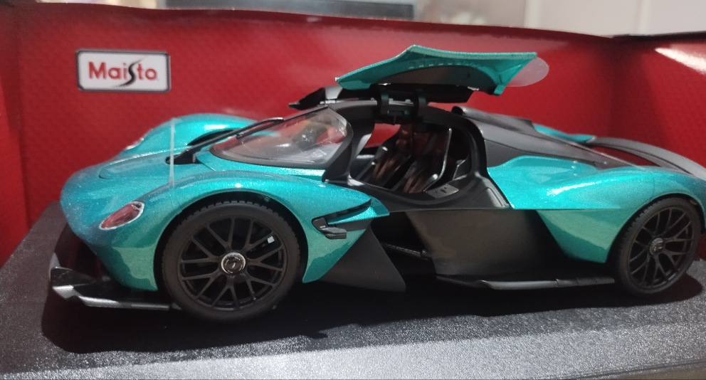 Maisto Aston Martin Valkyrie 1/18 Green