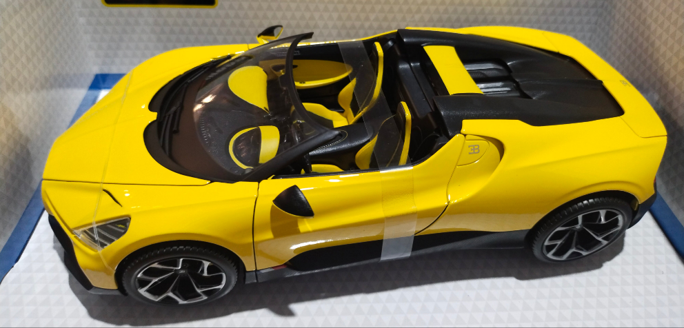 Bburago Bugatti Mistral Yellow 1/18 car