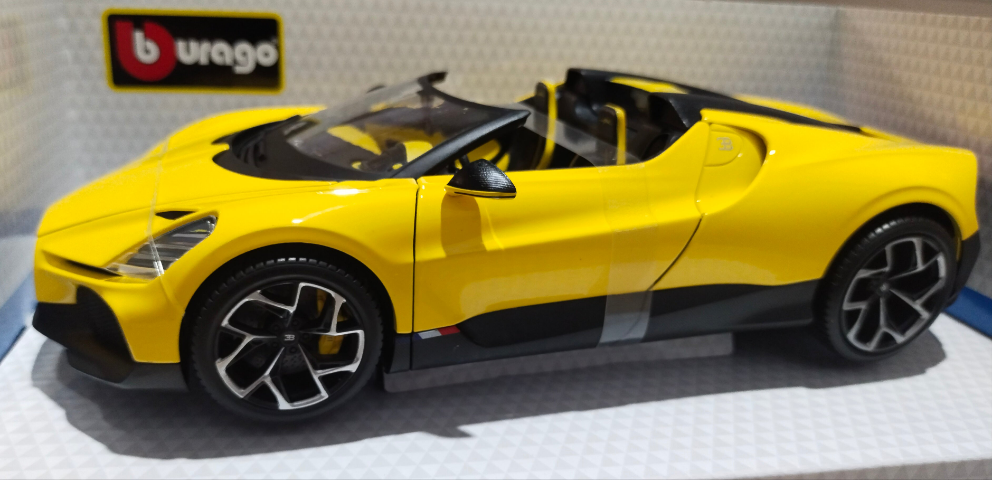 Bburago Bugatti Mistral Yellow 1/18 car - Main Image
