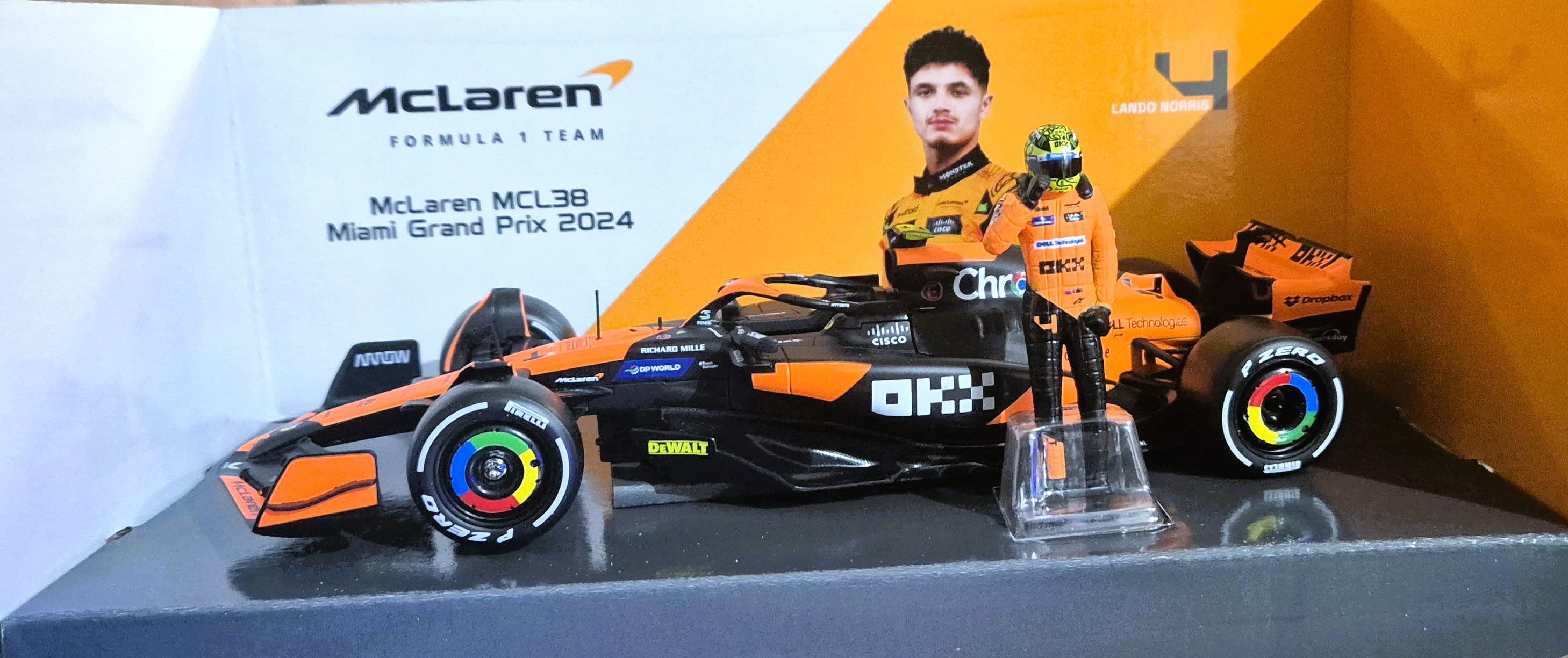 Bburago 2024 F1- Mclaren F1 MCL38 With Driver Figure #4 Lando Norris 1/24