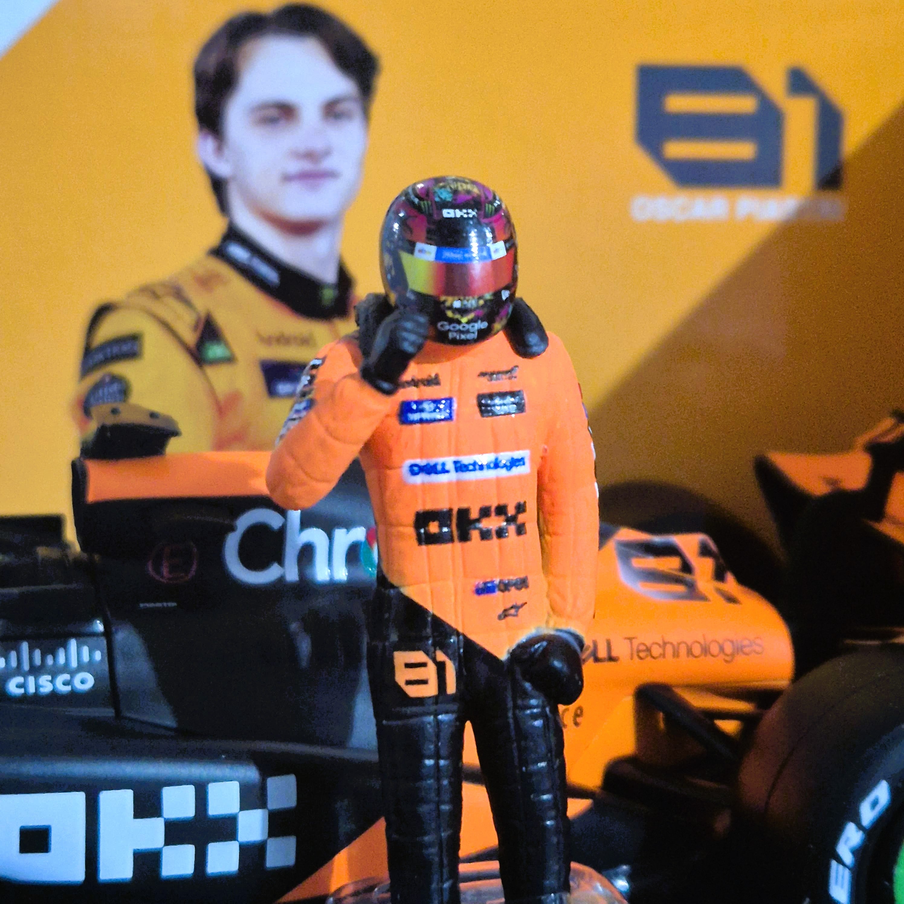 Bburago F1 Mclaren Mcl38 2024 With Driver Figure Oscar Piastri 1/24 Scale Model