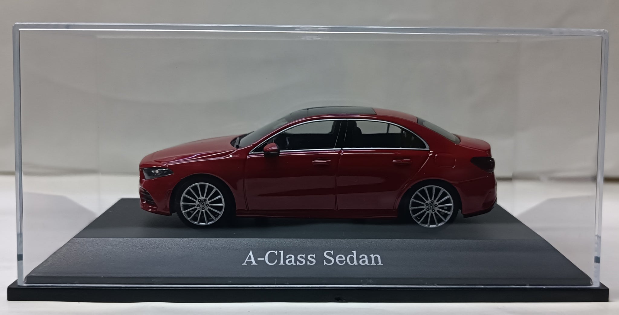 Mercedes-Benz A-Klasse Limousine 1/43 白 HERPA B66960431 Scale 1/43 | MERCEDES BENZ A-CLASS LIMOUSINE