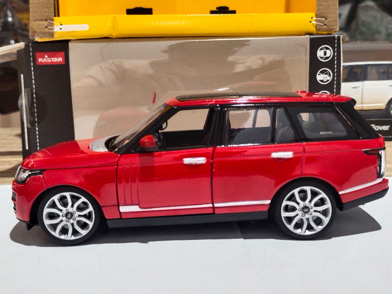 Rastar Range Rover Red diecast car 1/24 scale