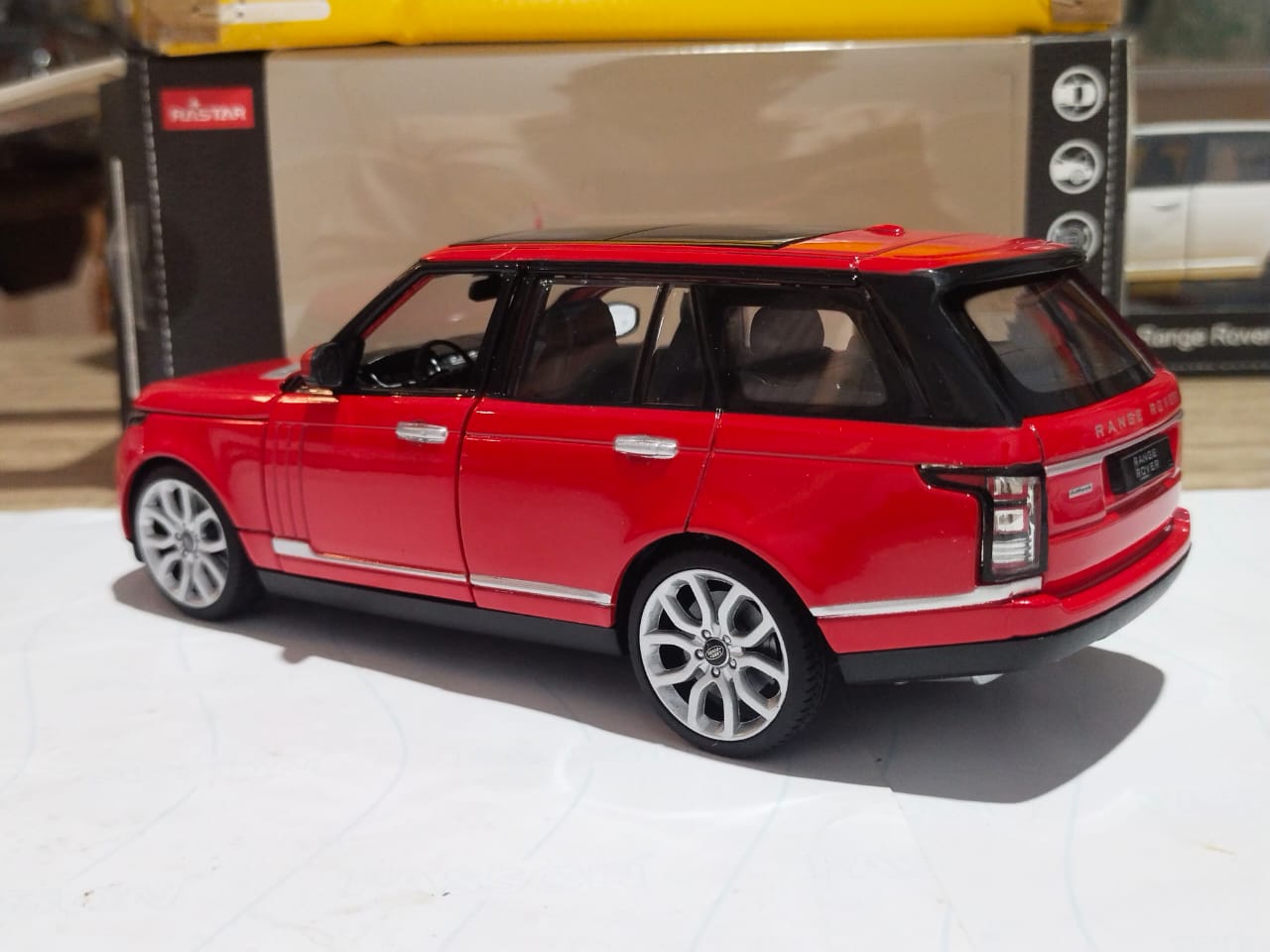 Rastar Range Rover Red diecast car 1/24 scale
