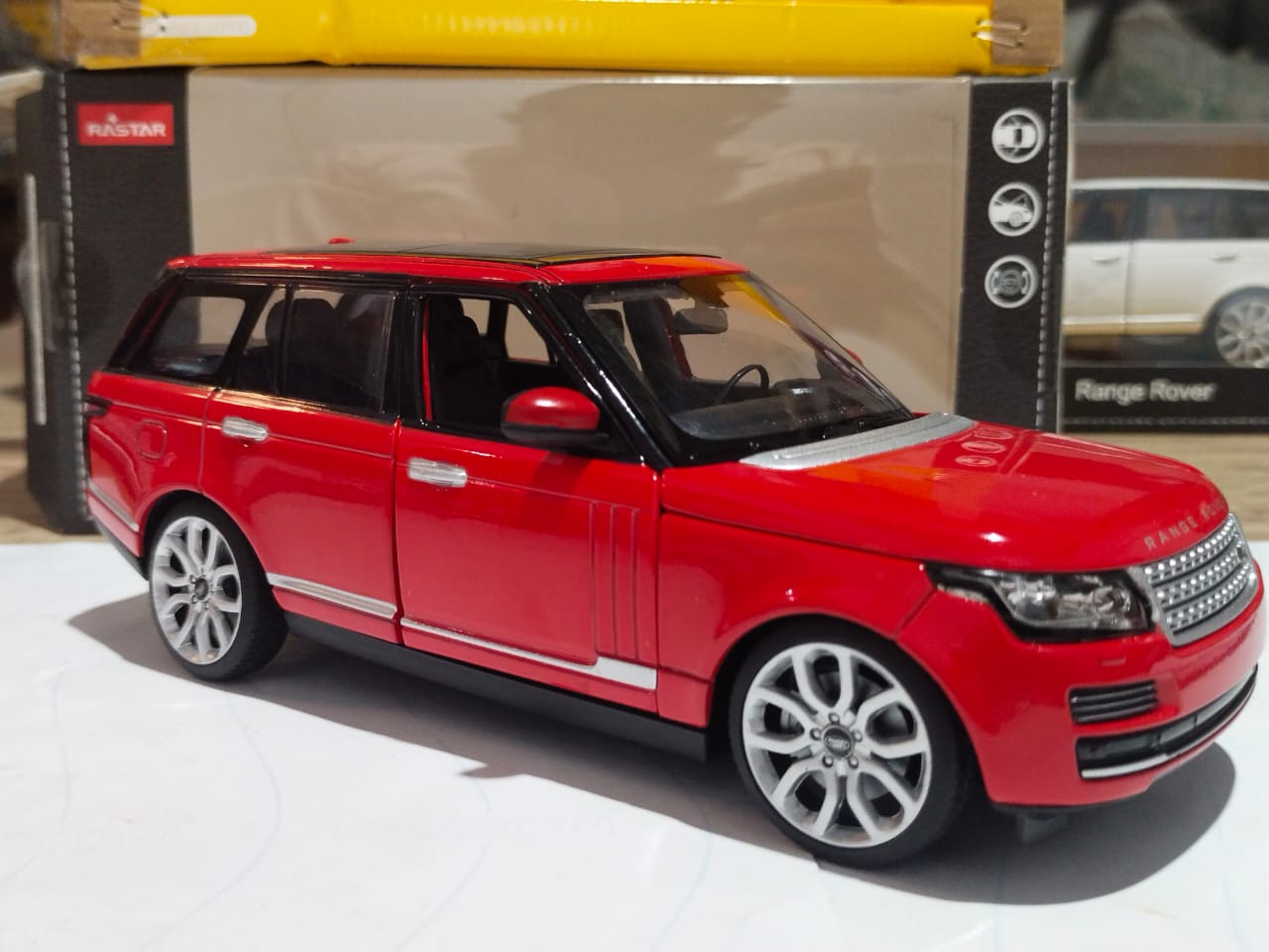 Rastar Range Rover Red diecast car 1/24 scale
