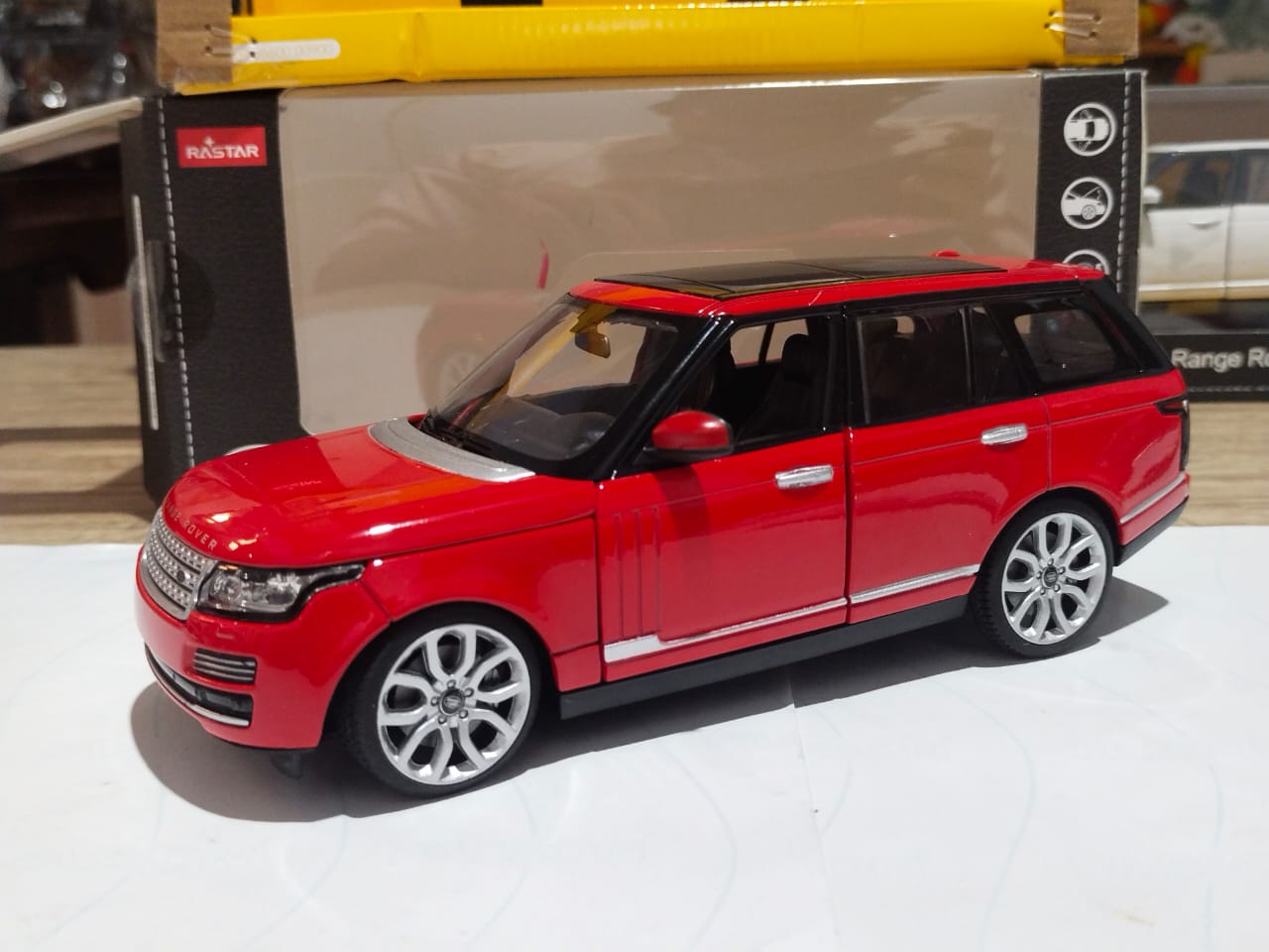 Rastar Range Rover Red diecast car 1/24 scale
