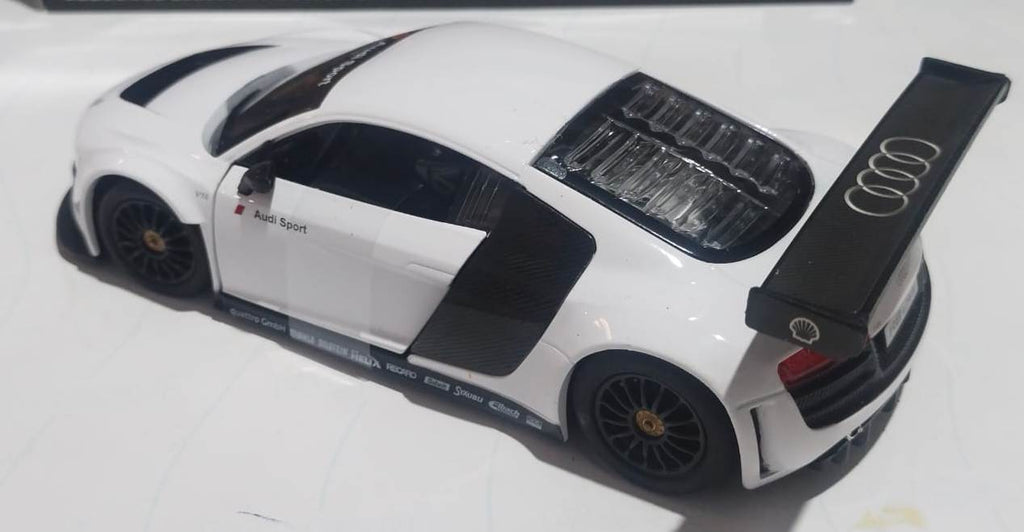 Rastar Audi R8 White diecast car 1/24 scale