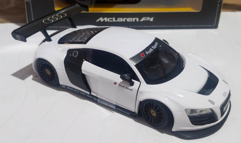 Rastar Audi R8 White diecast car 1/24 scale