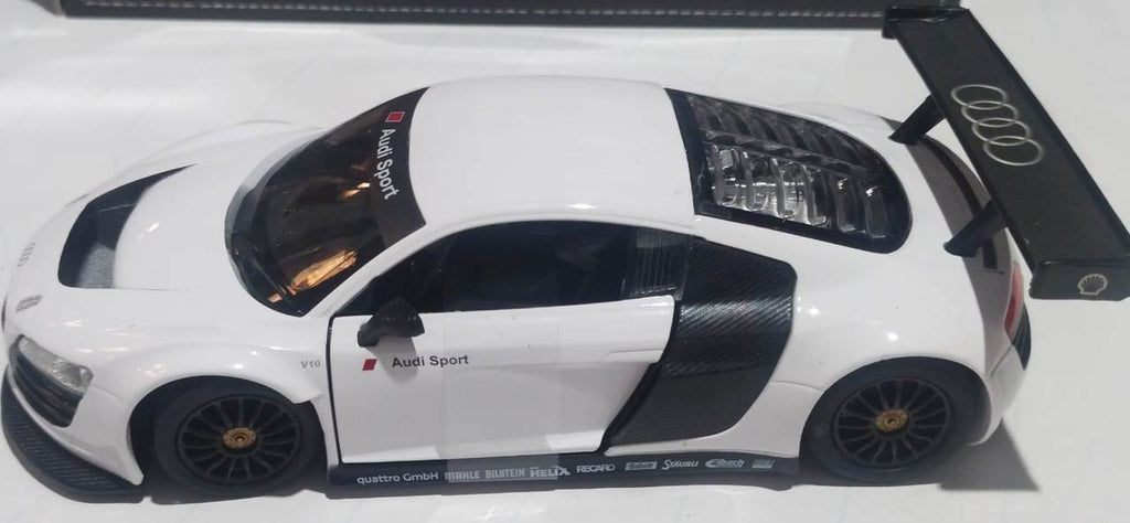 Rastar Audi R8 White diecast car 1/24 scale