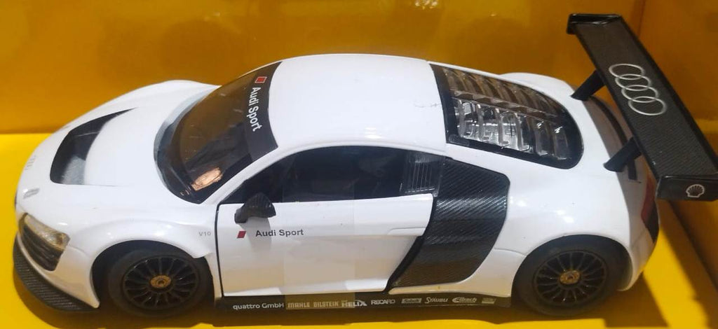 Rastar Audi R8 White diecast car 1/24 scale