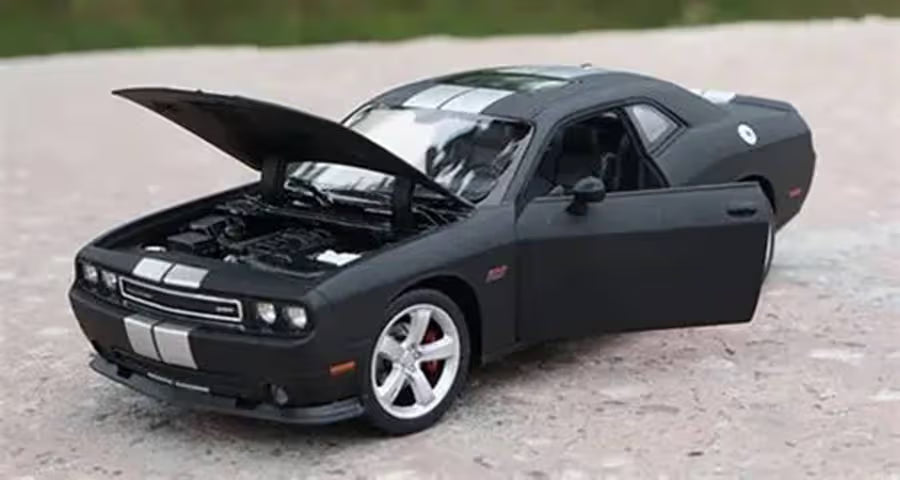 Welly 2012 Dodge Challenger SRT black diecast car 1/24 scale