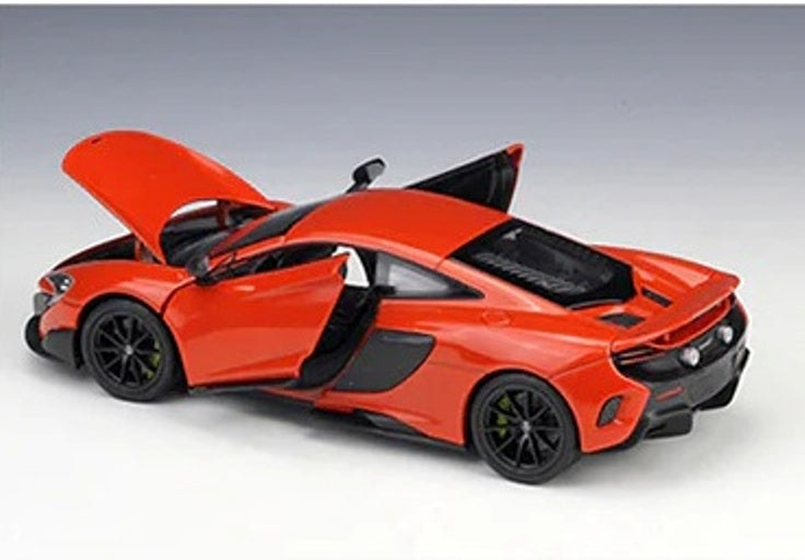 Welly Mclaren 675LT Coupe Orange diecast car 1/24 scale