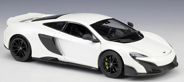Welly Mclaren 675LT Coupe white diecast car 1/24 scale