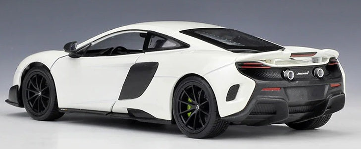 Welly Mclaren 675LT Coupe white diecast car 1/24 scale