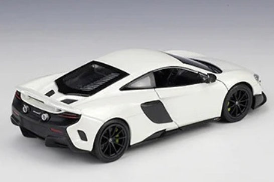 Welly Mclaren 675LT Coupe white diecast car 1/24 scale
