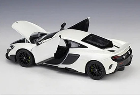 Welly Mclaren 675LT Coupe white diecast car 1/24 scale