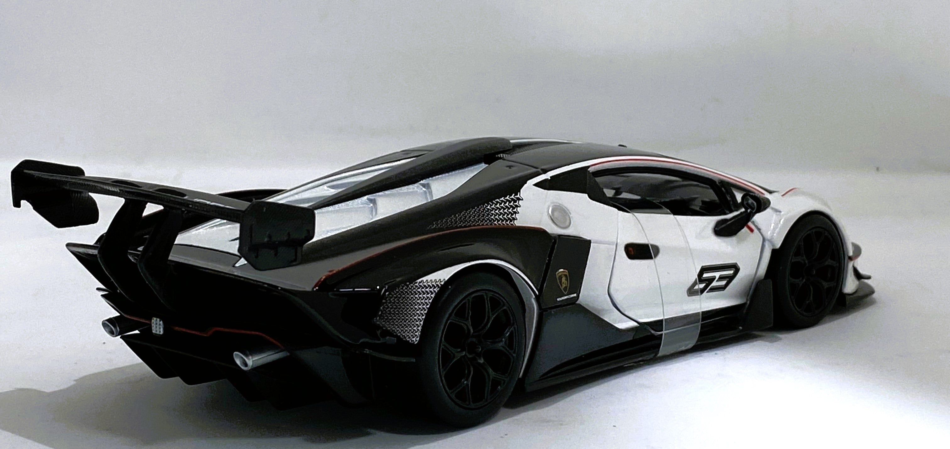Bburago RACING series Lamborghini Essenza SCV12 1/24 White