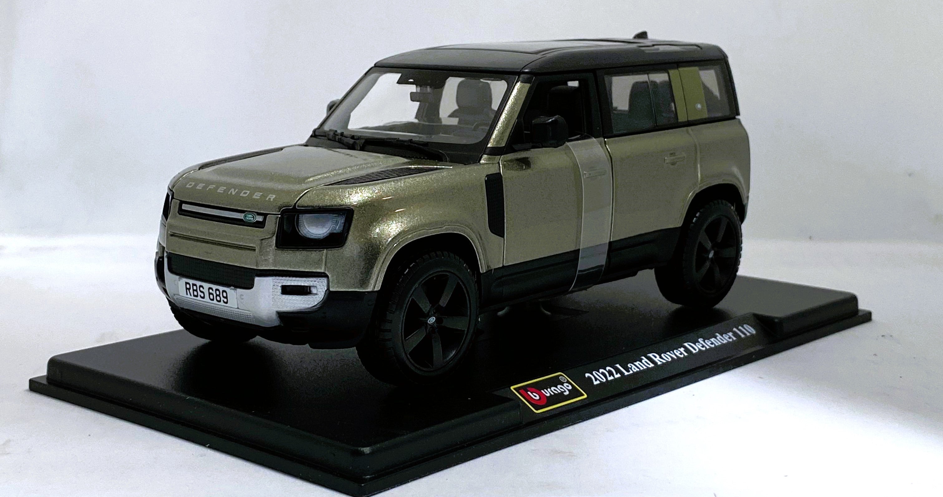 Bburago Land Rover Defender 2022 Green 1/24
