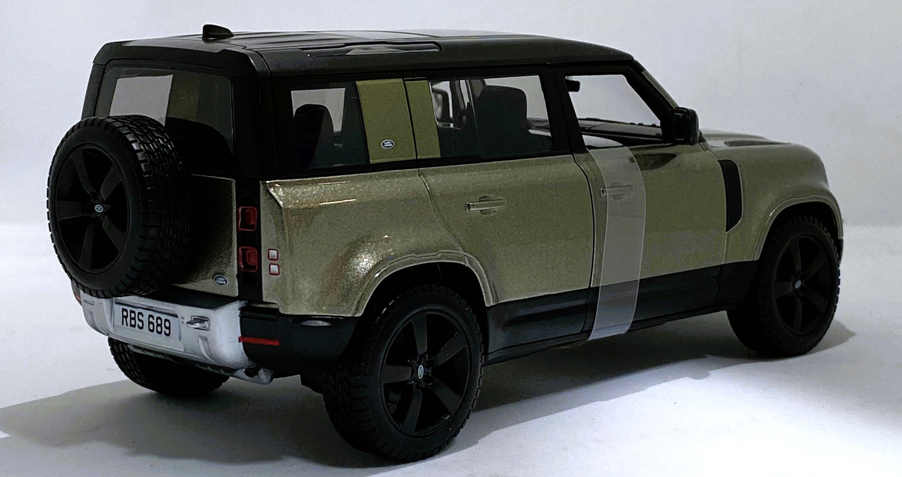 Bburago Land Rover Defender 2022 Green 1/24