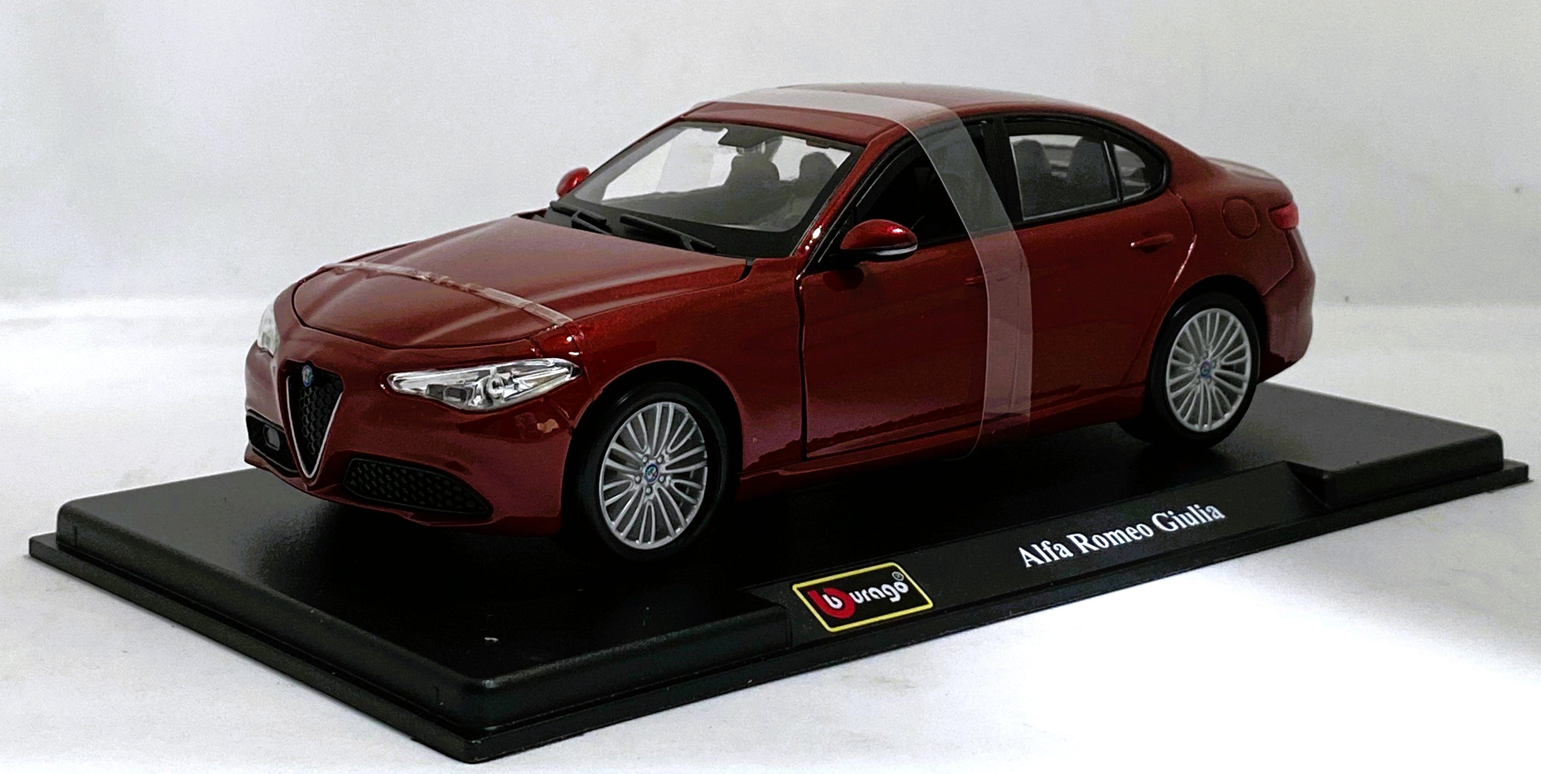 Bburago Alfa Romeo Giulia 1/24