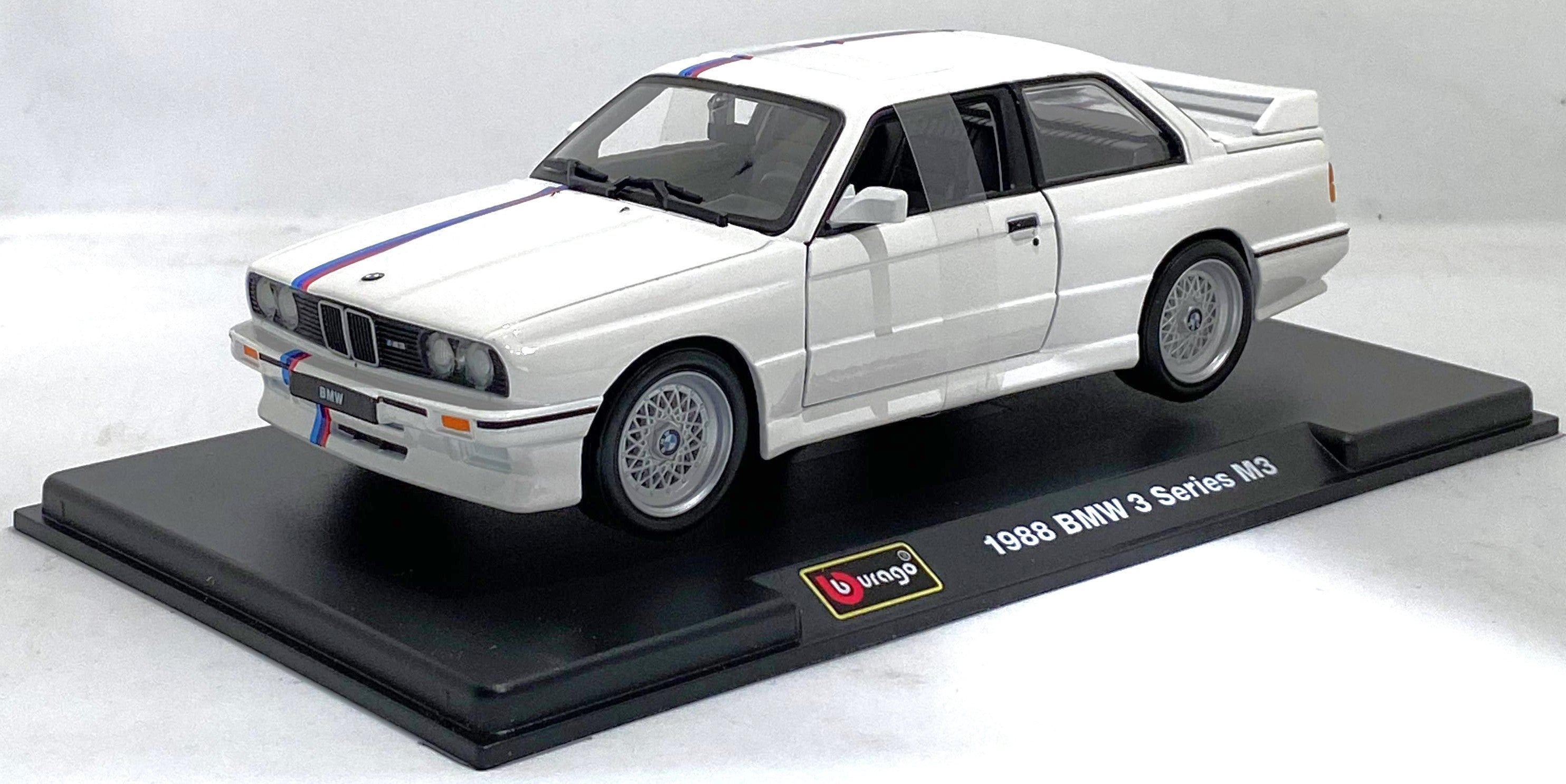 Bburago BMW M3 E30 series 1988 1/24