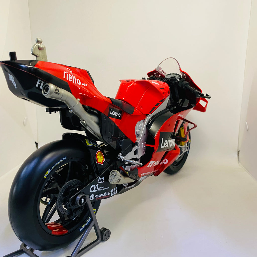 Maisto 2022 Ducati Lenovo MotoGP diecast bike model 1/6