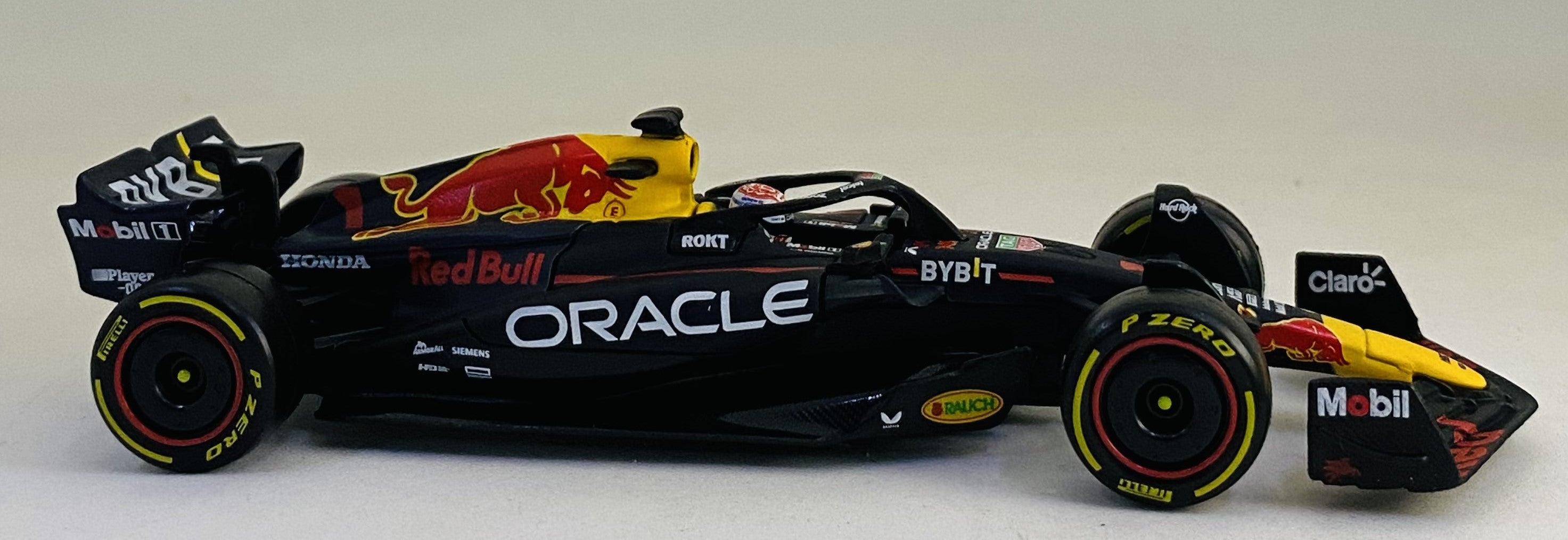 Bburago 2023 Red bull Racing Team 1 Max Verstappen, 1/43 RB19