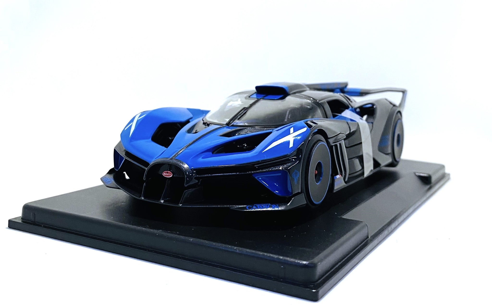 Maistro 1:24 Bugatti Chiron Model Kit - Blue Diecast Buildable Car Model