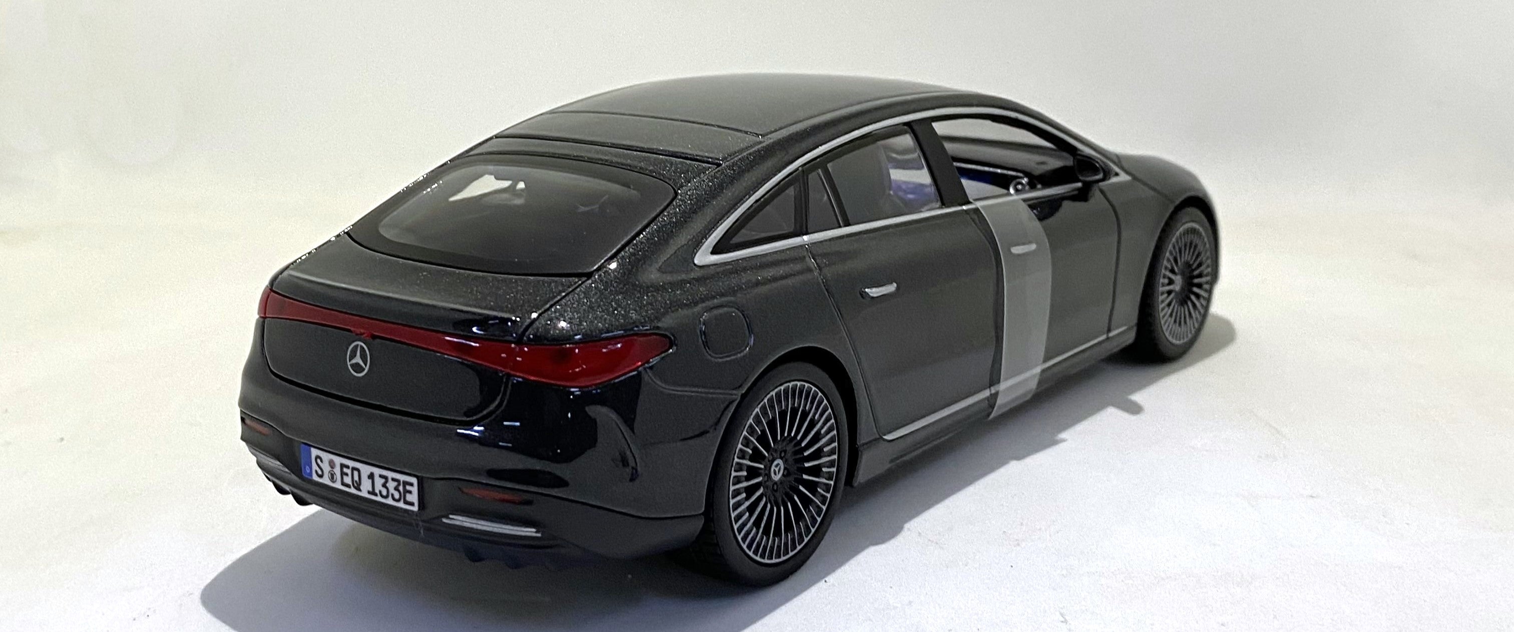 Maisto EQS by Mercedes EQ 1/27 Black