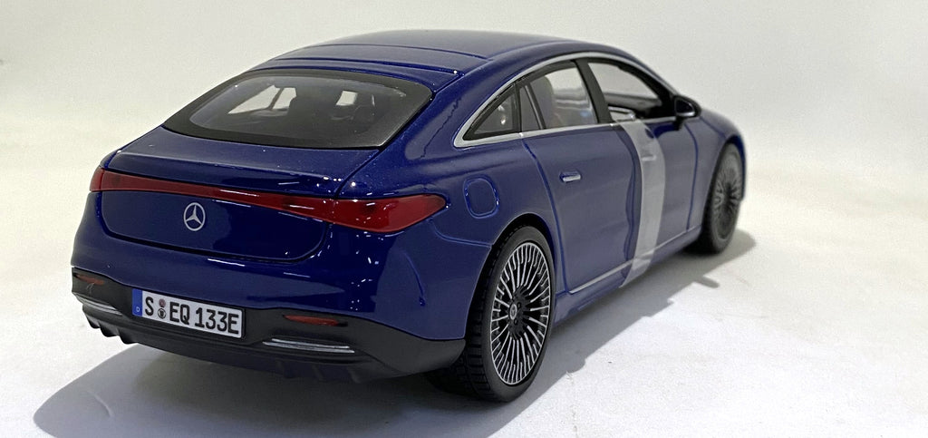 Maisto EQS by Mercedes EQ 1/27 Blue