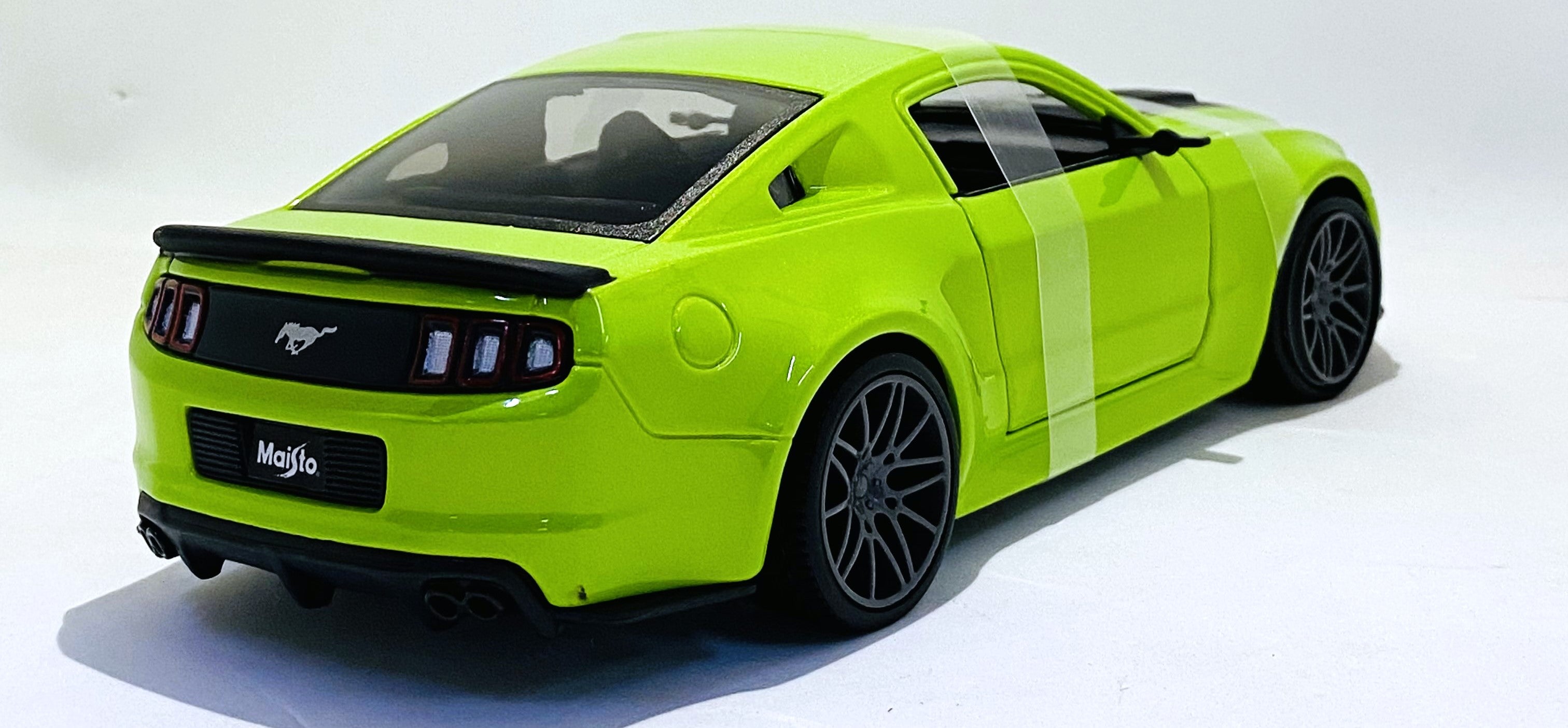 Maisto 2014 Ford Mustang Street Racer 1/24 Green