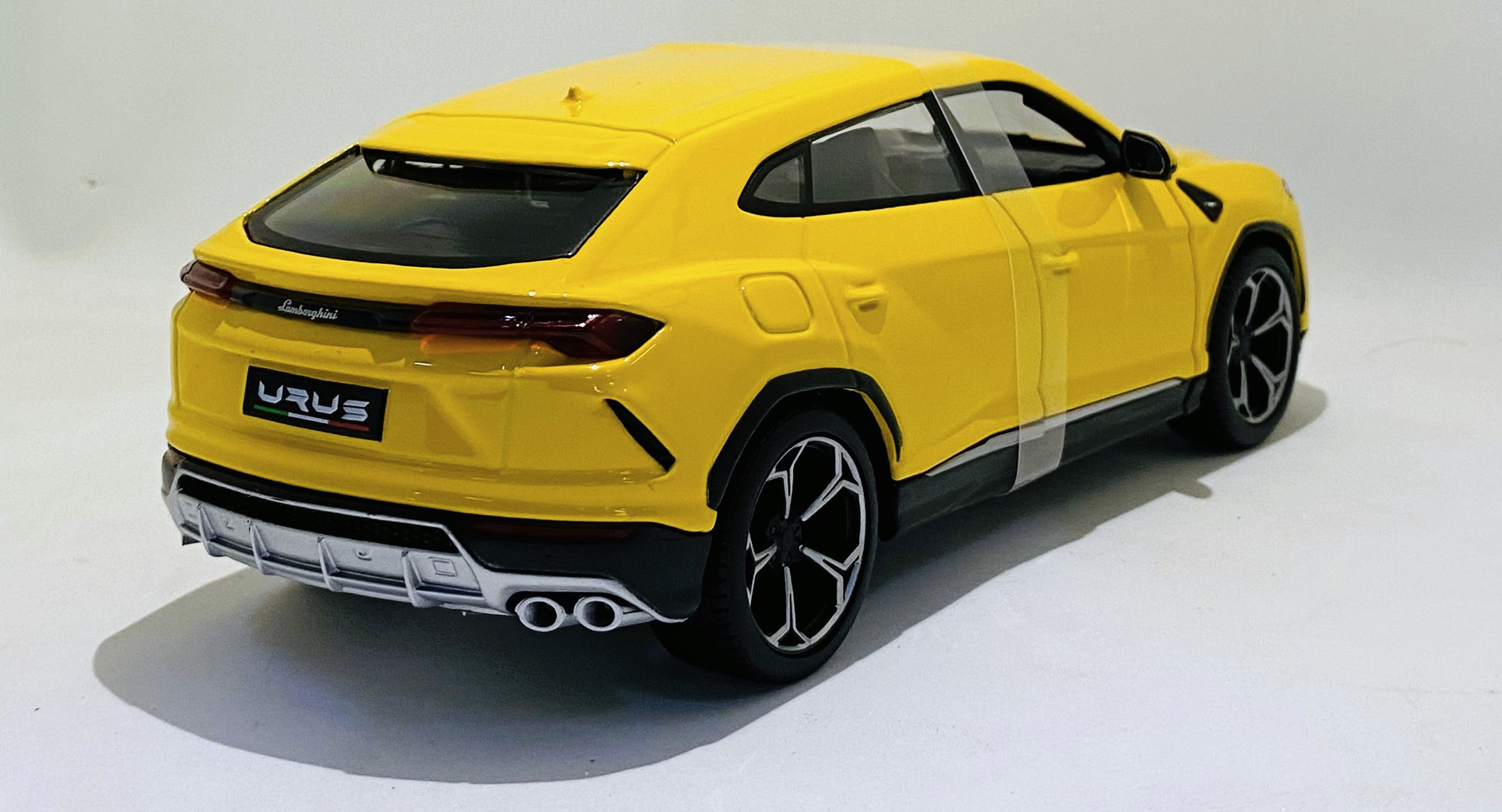 Maisto Lamborghini URUS 1/24 Yellow – Hobbytoys.co