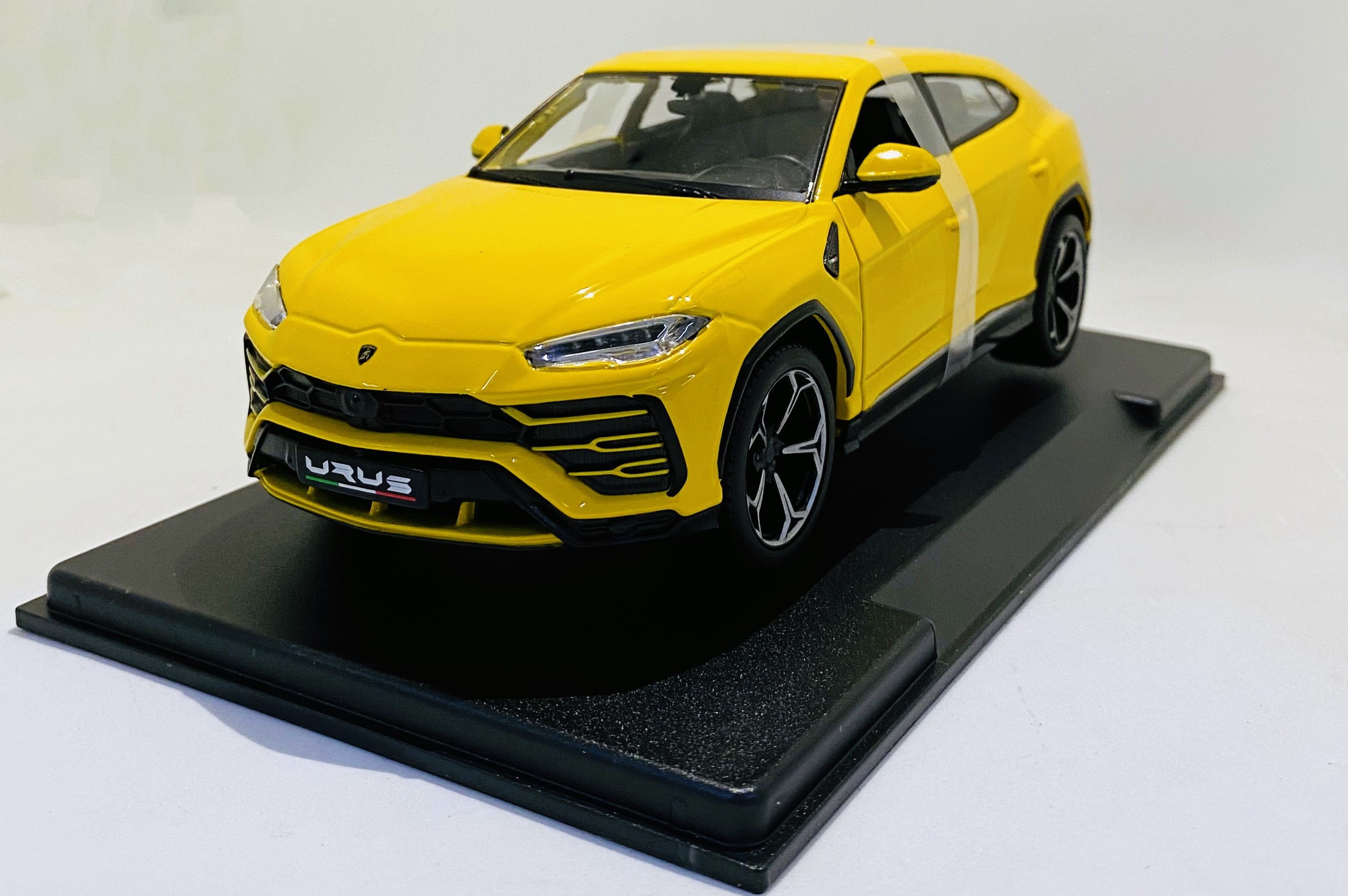 Maisto Lamborghini URUS 1/24 Yellow – Hobbytoys.co